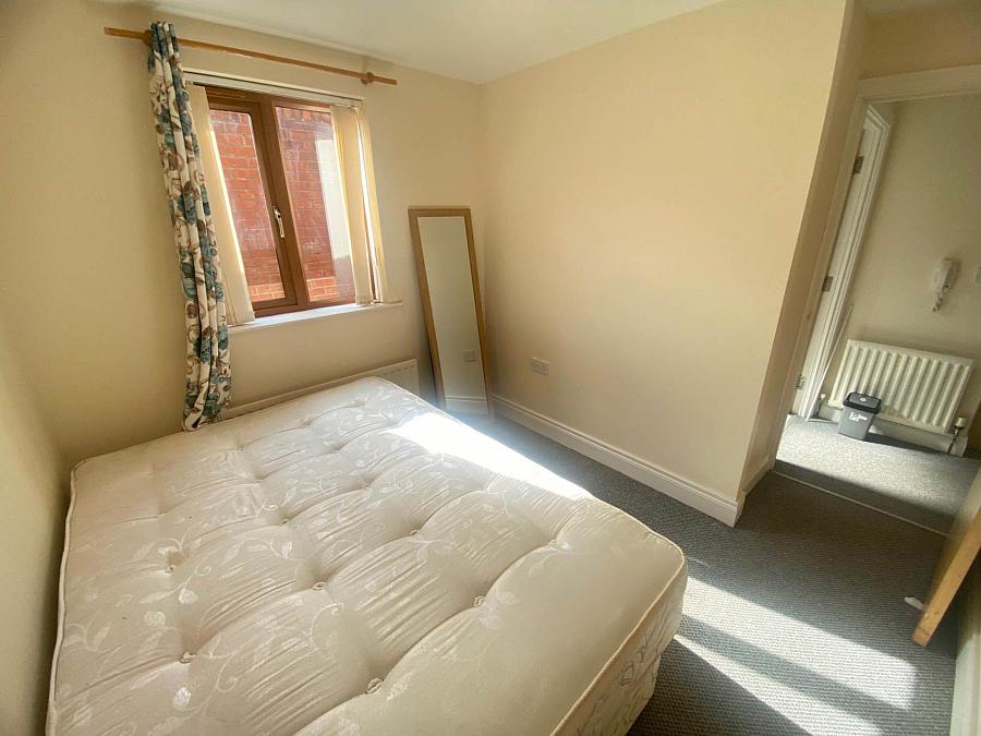 Apt        Beersbridge Road