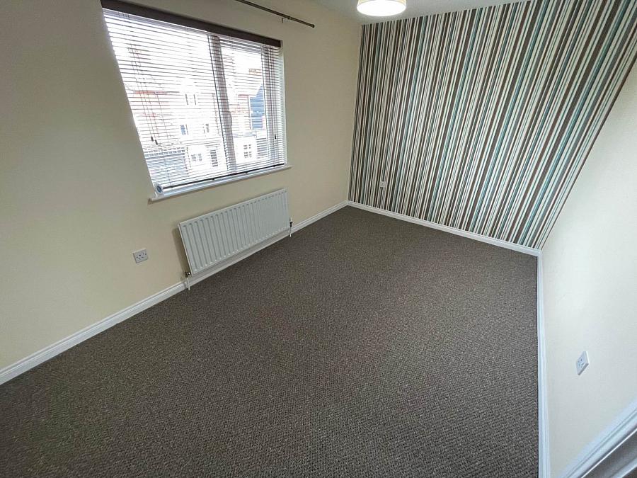 17 Kingscourt Close