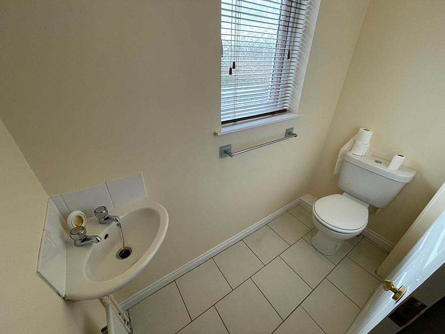 17 Kingscourt Close