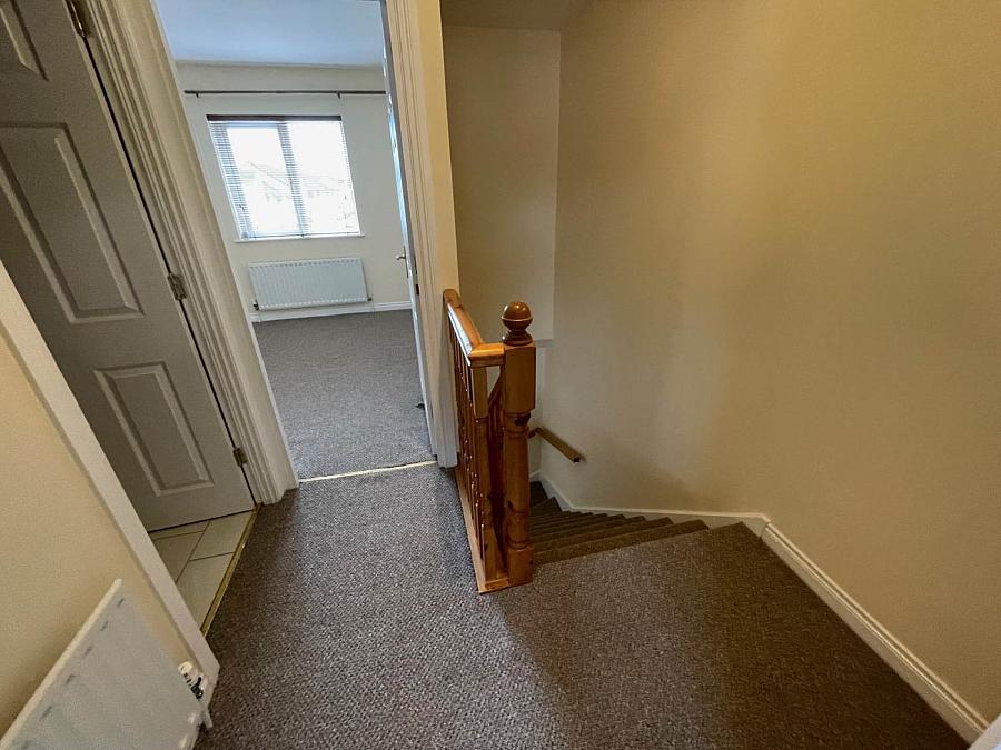 17 Kingscourt Close