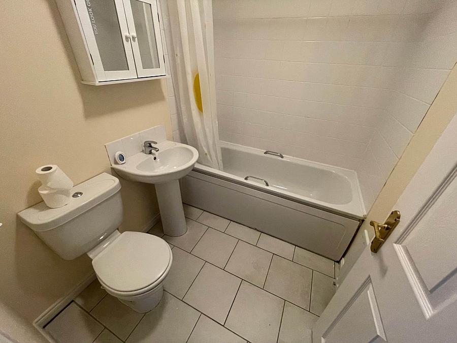 17 Kingscourt Close