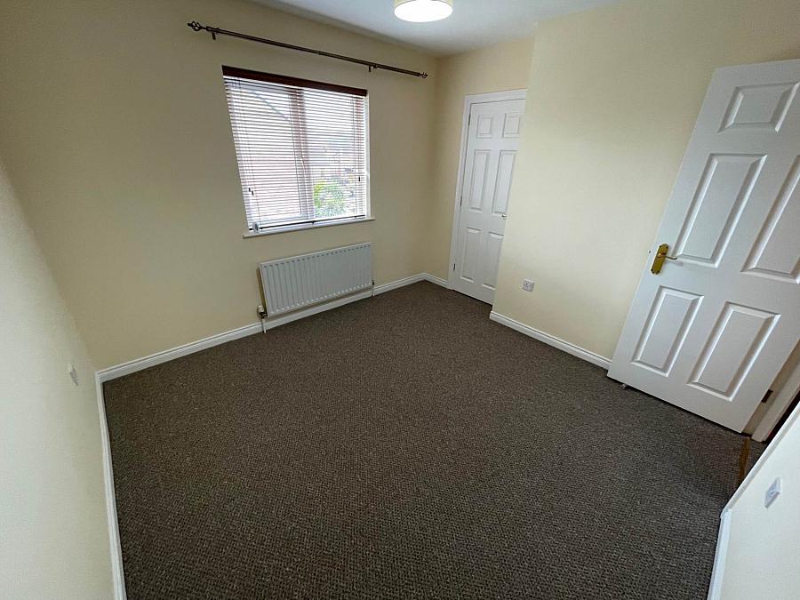 17 Kingscourt Close