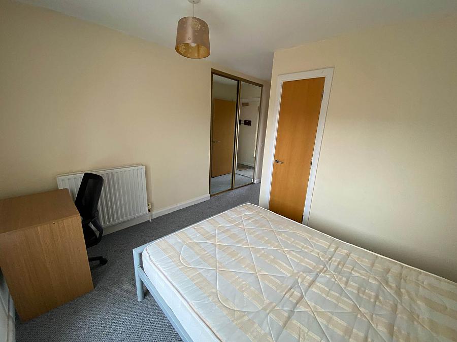 Apt Chatsworth Street