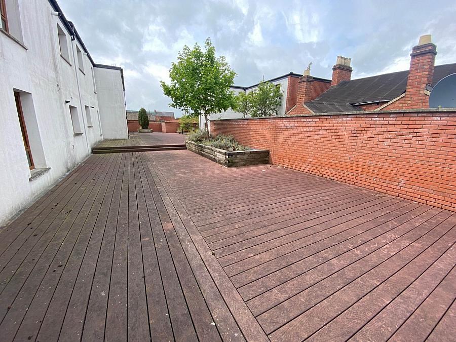 Apt Chatsworth Street