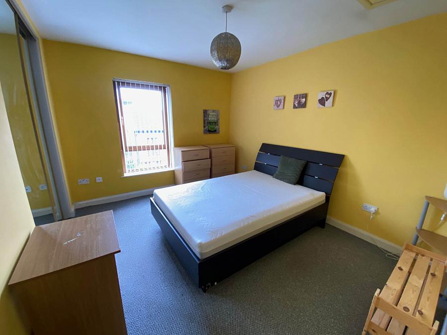 Apt Chatsworth Street