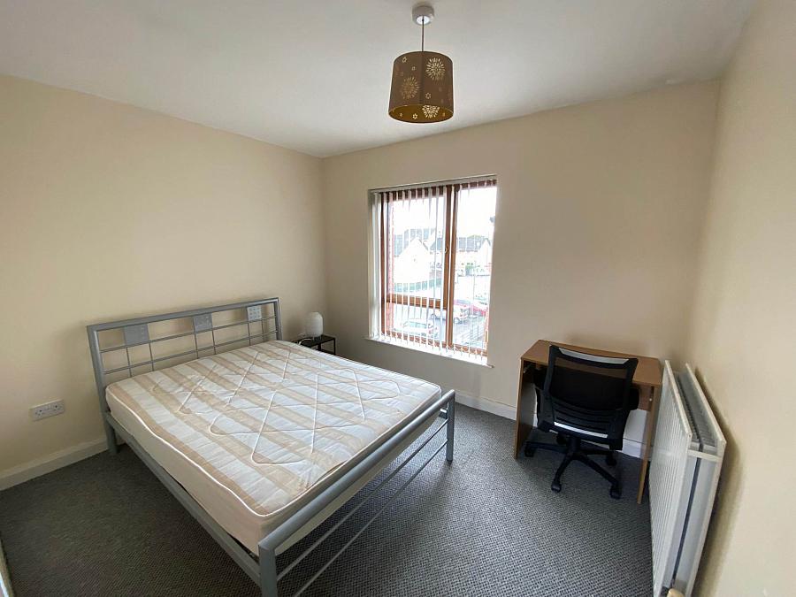 Apt Chatsworth Street