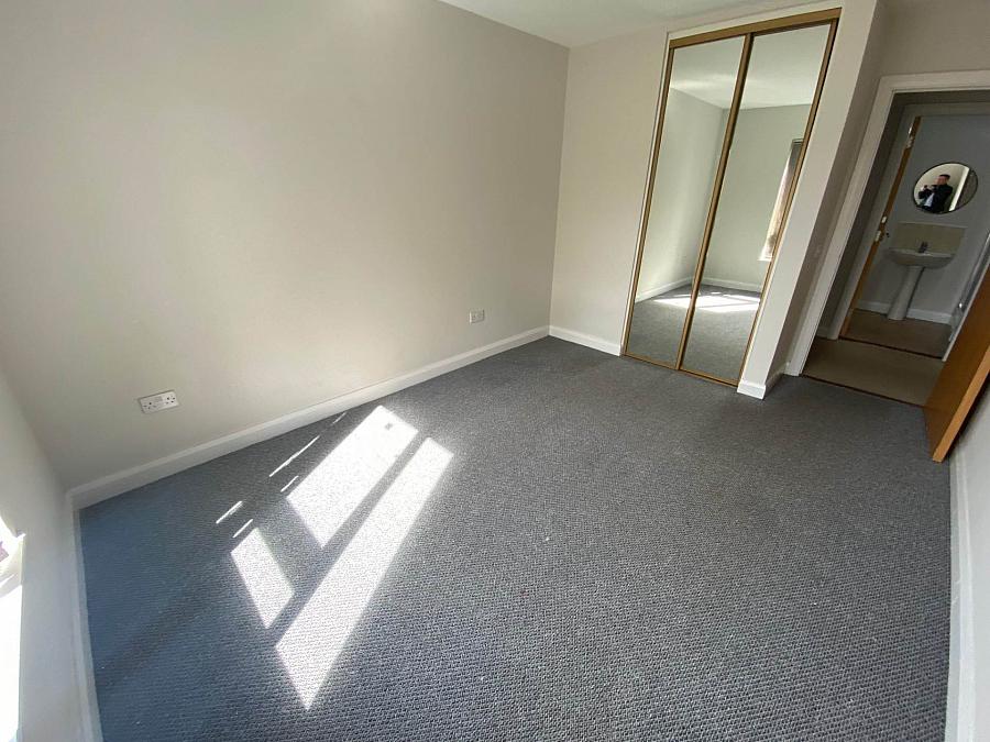 Apt Chatsworth Street