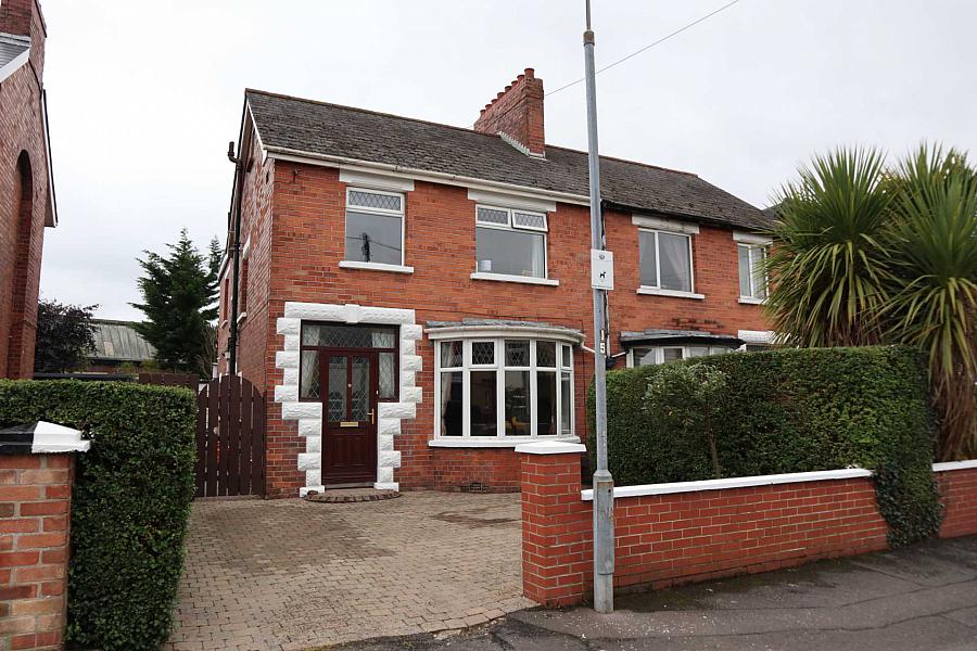 98 Orangefield Crescent Ladas Drive