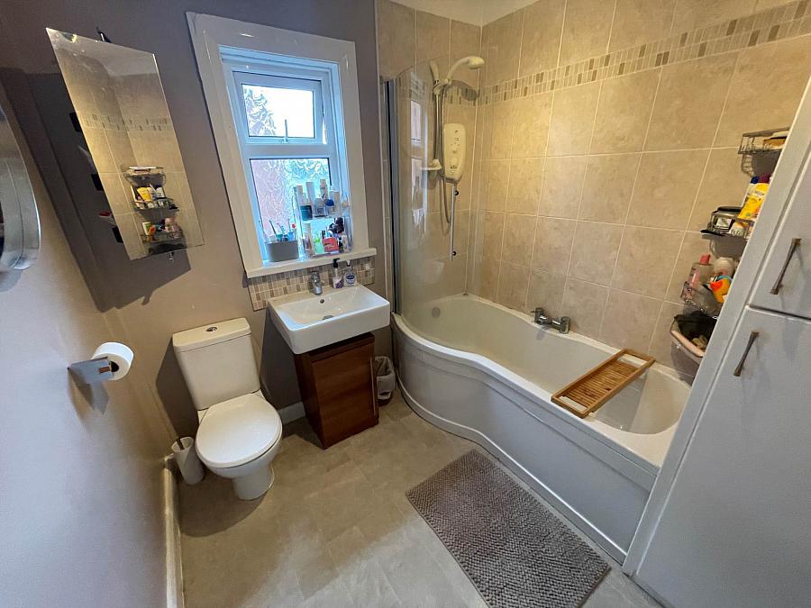 98 Orangefield Crescent Ladas Drive