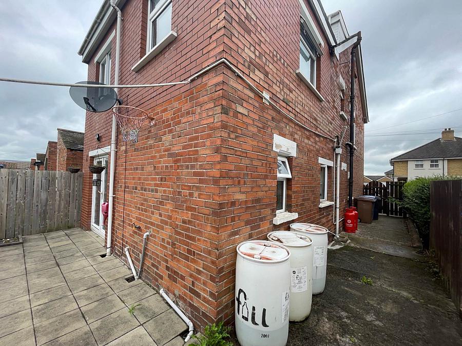98 Orangefield Crescent Ladas Drive
