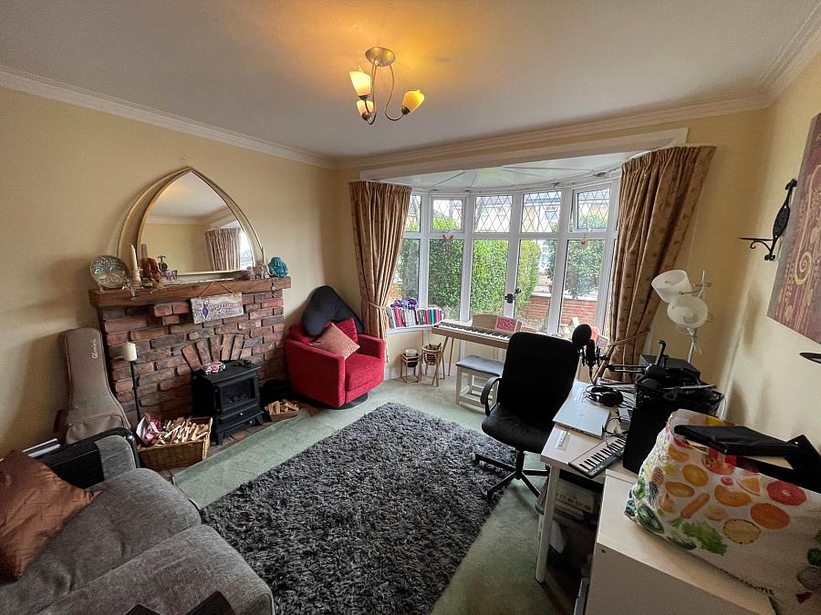 98 Orangefield Crescent Ladas Drive