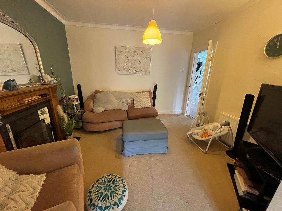 98 Orangefield Crescent Ladas Drive