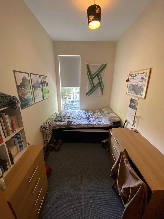 Apt       Eglantine Avenue