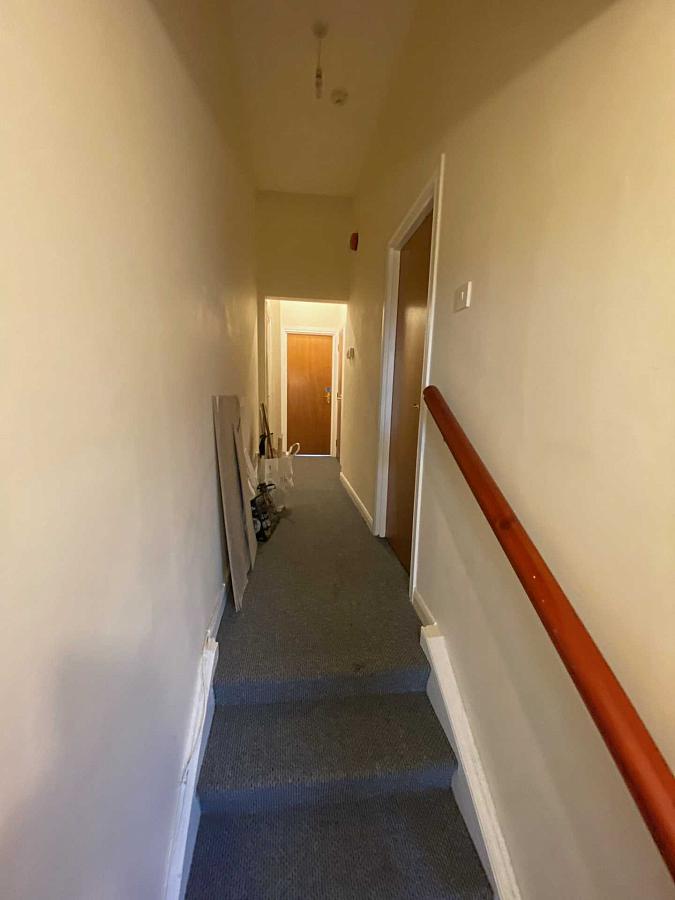 Apt       Eglantine Avenue