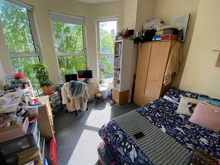 Apt       Eglantine Avenue