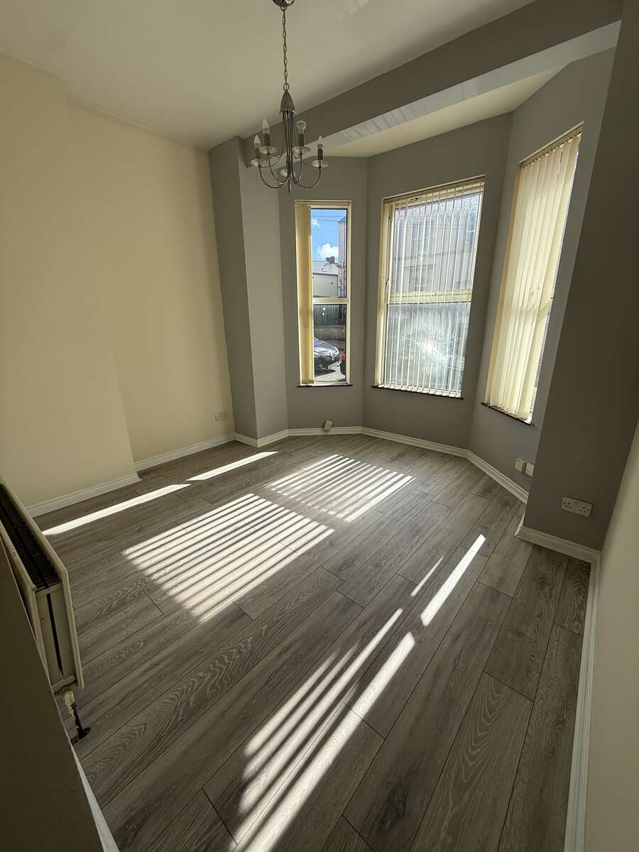 Flat 1 21 Ashley Avenue