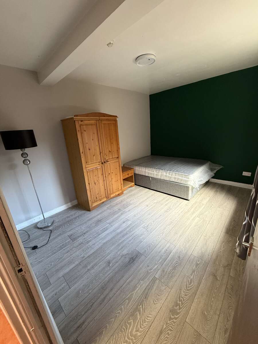 Flat 1 21 Ashley Avenue