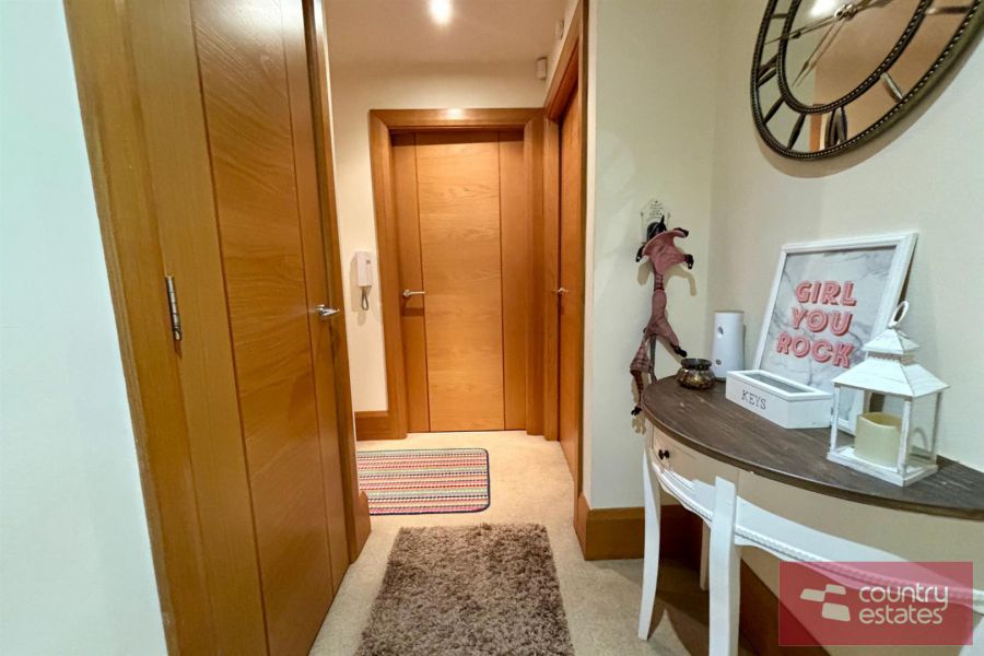 Apt 9 Mill Green
