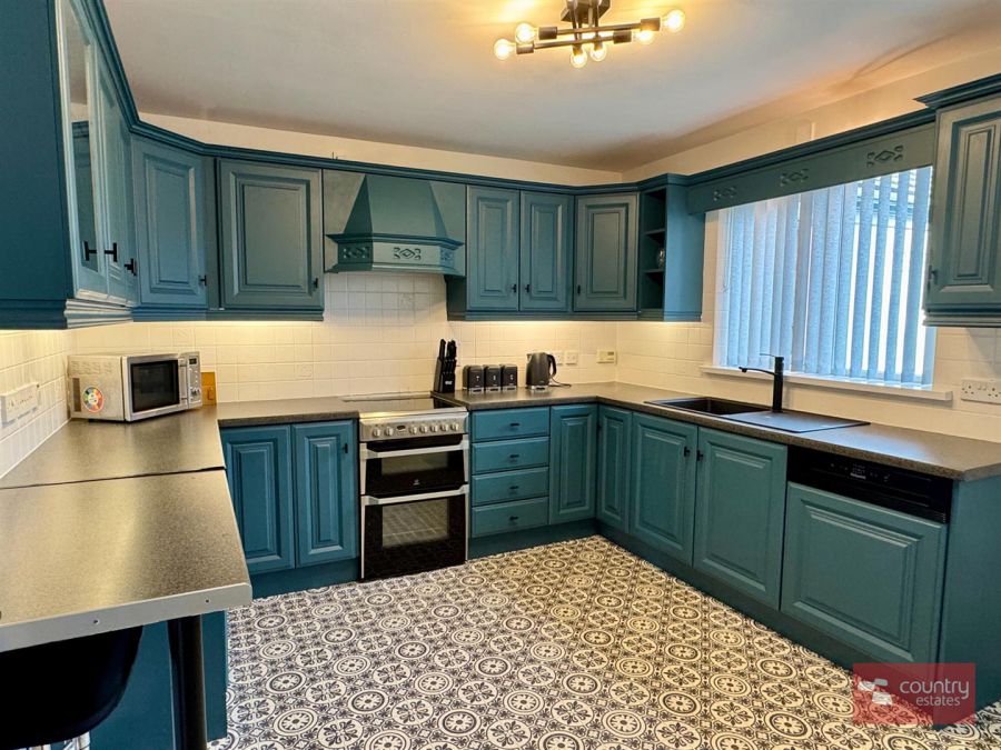 50 Rossburn Manor