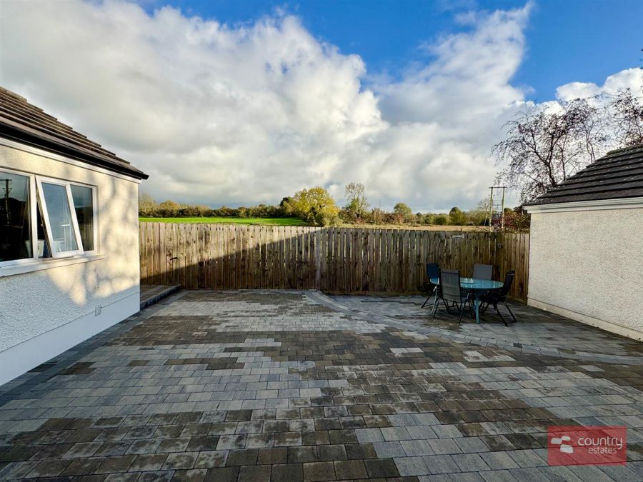 50 Rossburn Manor