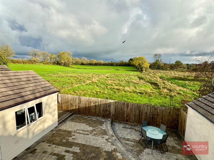 50 Rossburn Manor