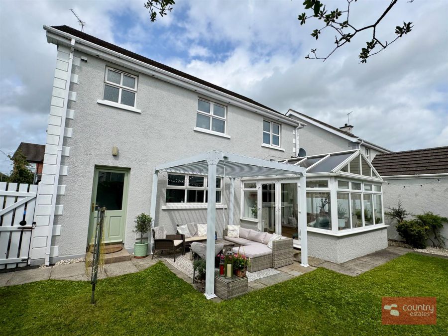 6 Gateside Manor