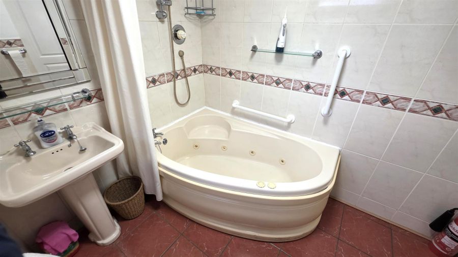 2 Massereene Gardens