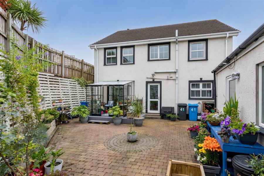 41 Greenvale Manor