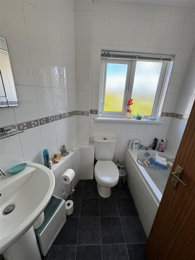 47 Menin Road
