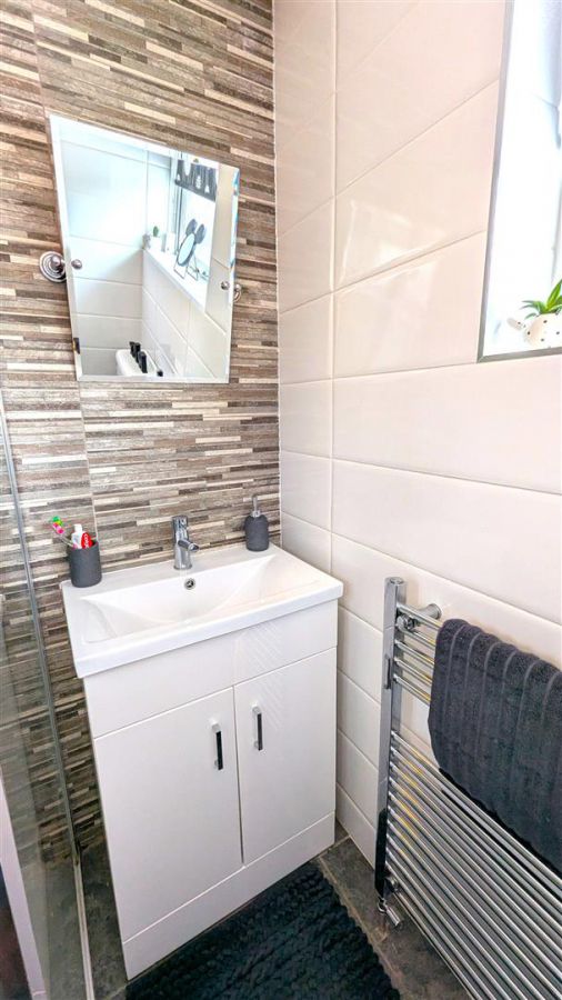 15 Hawkswood