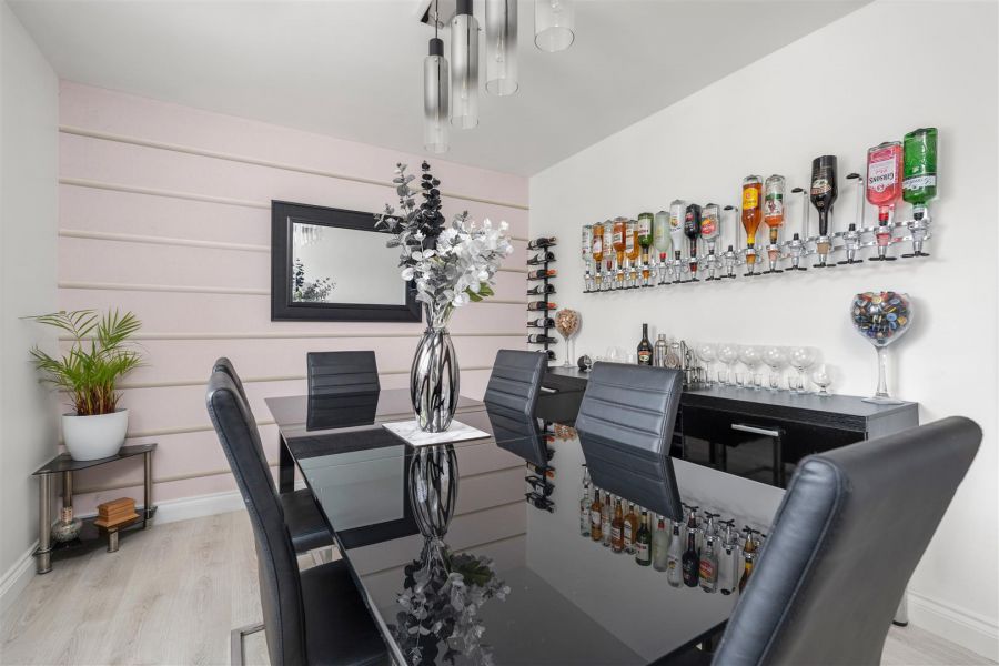 6 Moylena Park