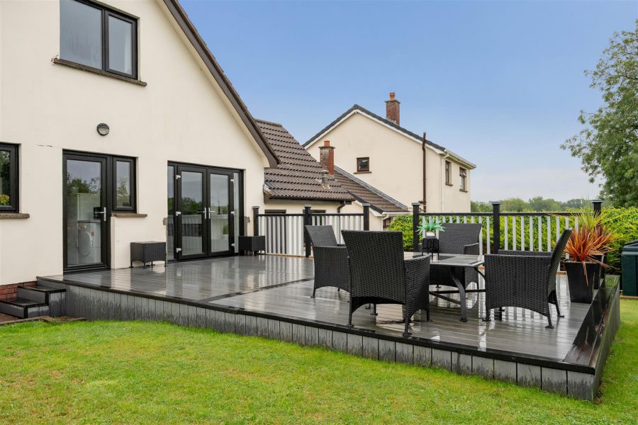 6 Moylena Park