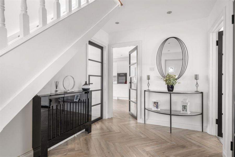 6 Moylena Park