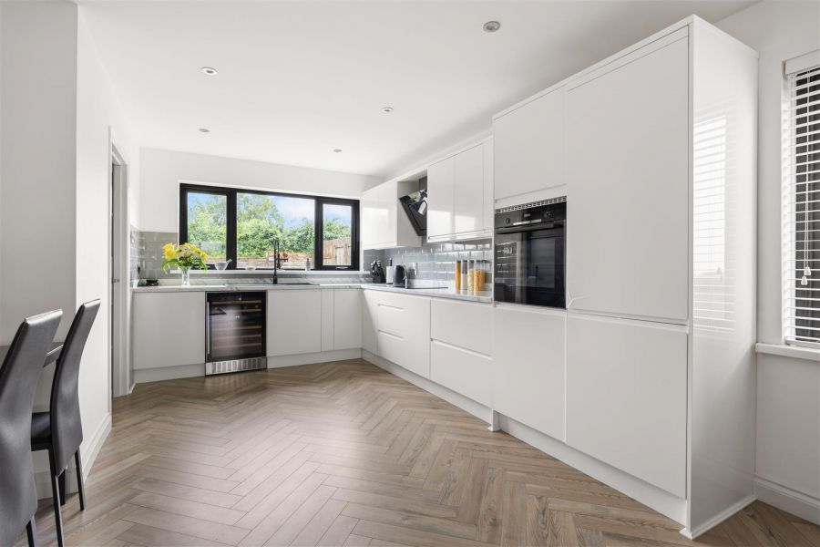 6 Moylena Park
