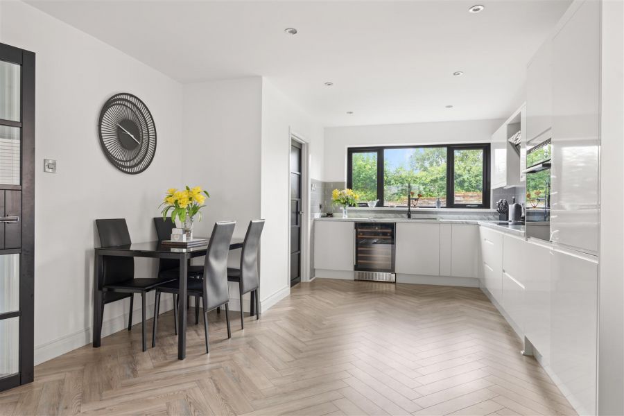 6 Moylena Park