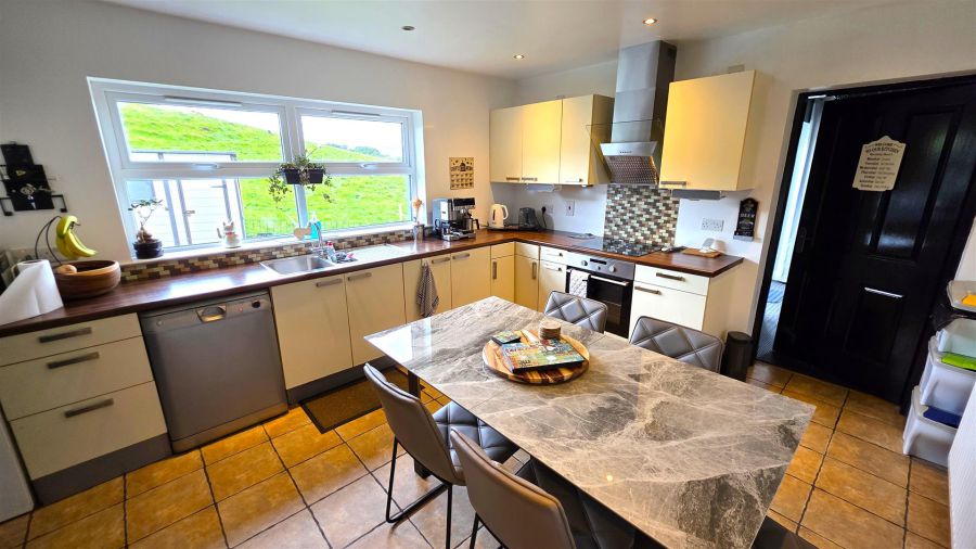 121 Castlecat Road 121 Castlecat Road