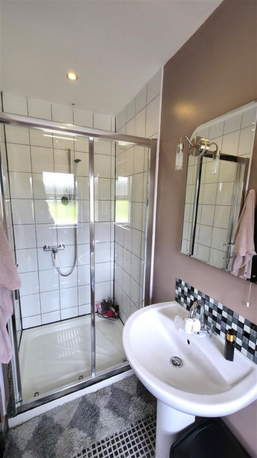121 Castlecat Road 121 Castlecat Road