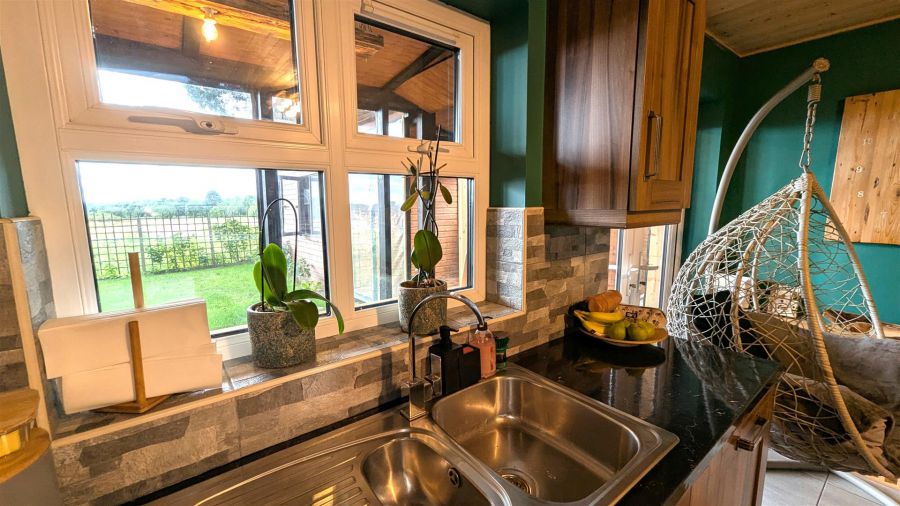 80 Niblock Oaks