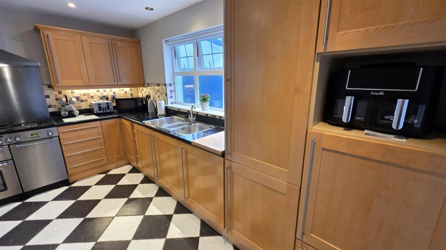 19 Edgewood Court