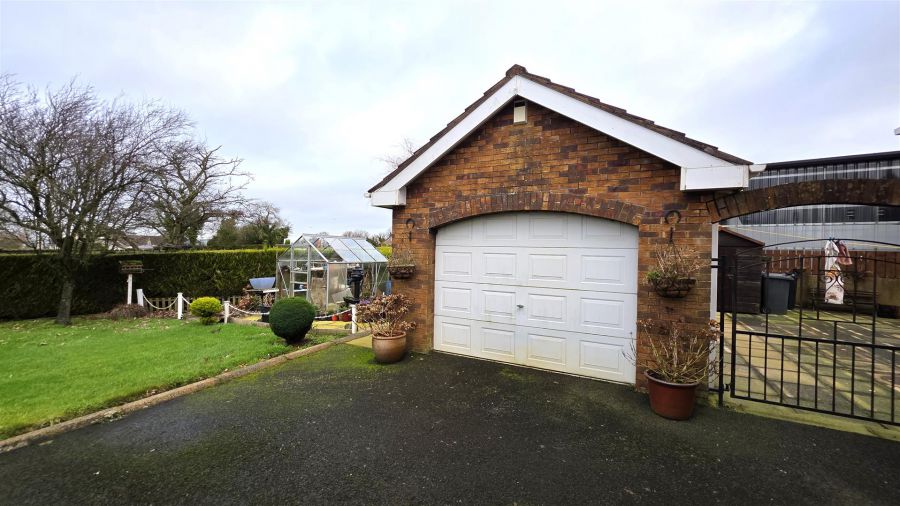 158 Seven Mile Straight