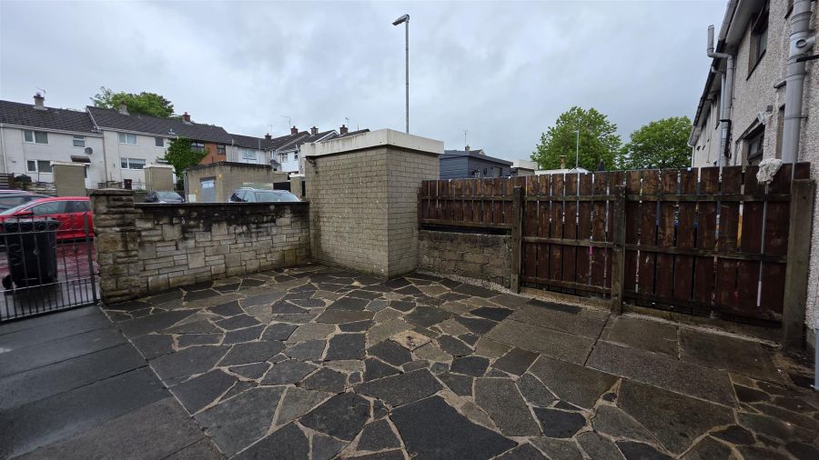 5 Carntall Gardens