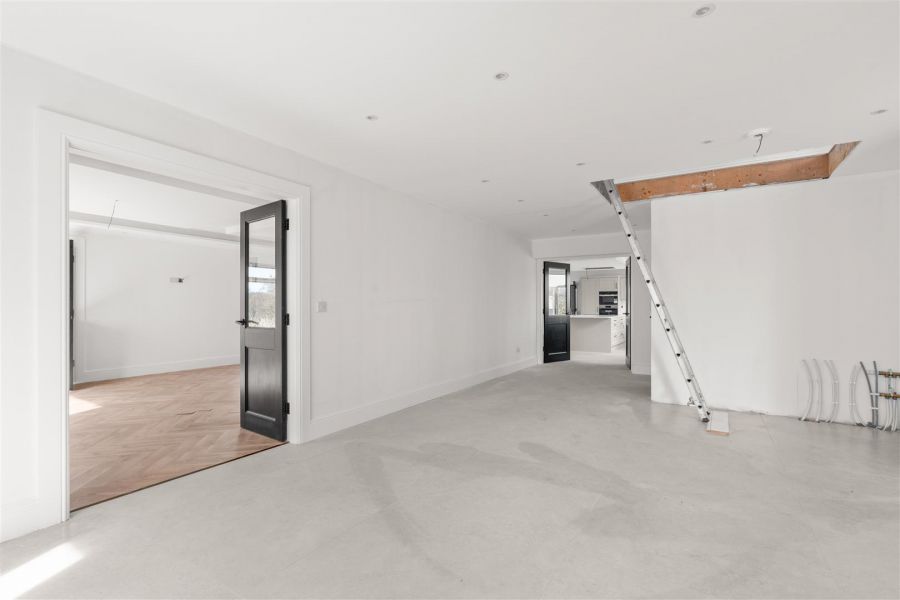 254 Seven Mile Straight