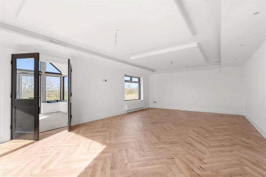 254 Seven Mile Straight