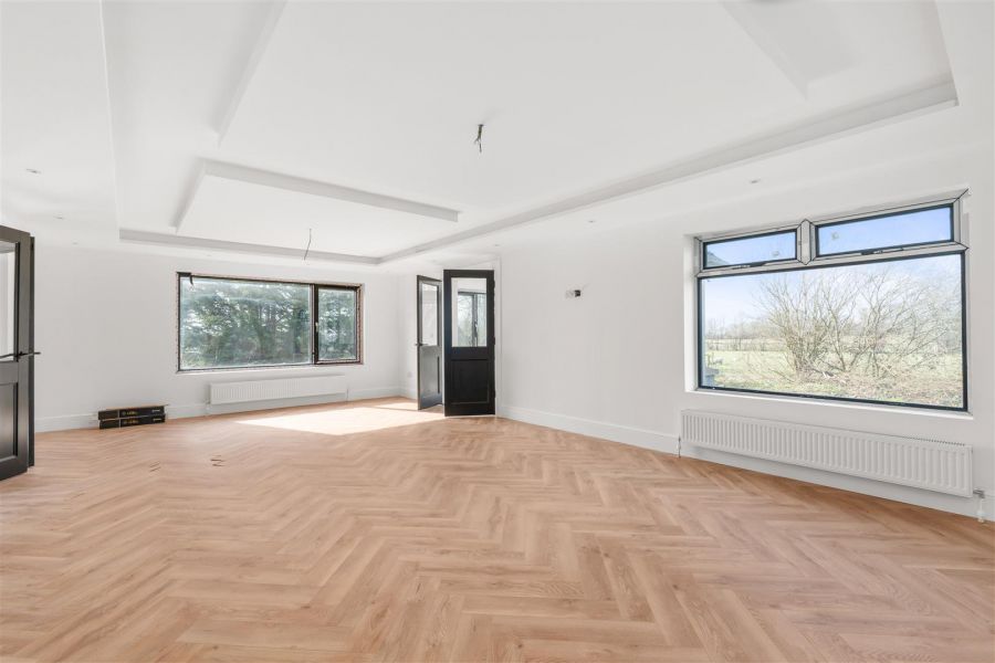 254 Seven Mile Straight