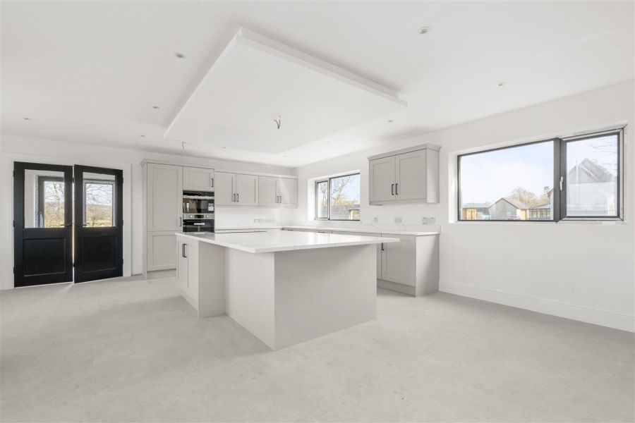 254 Seven Mile Straight