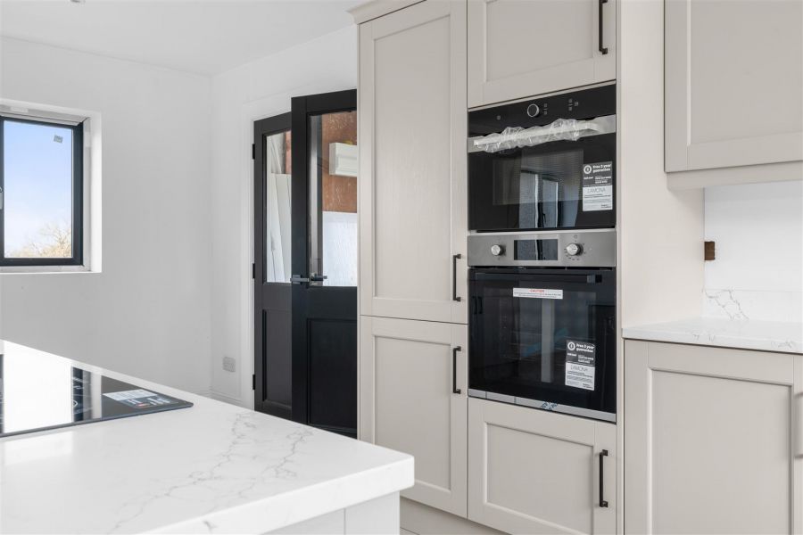 254 Seven Mile Straight