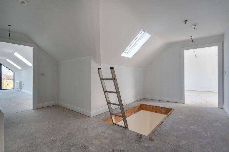 254 Seven Mile Straight