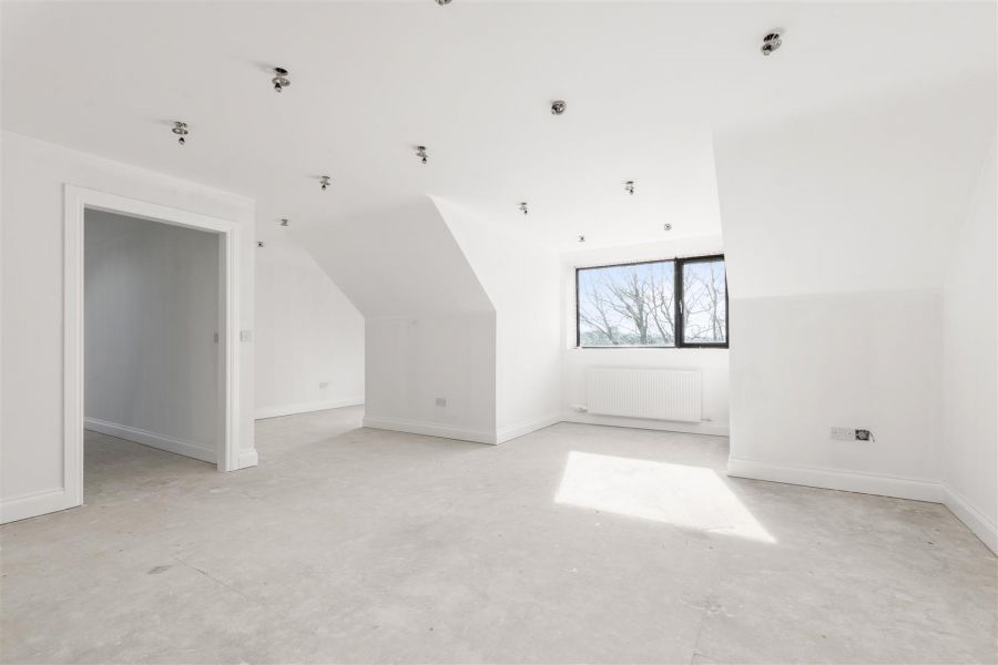 254 Seven Mile Straight