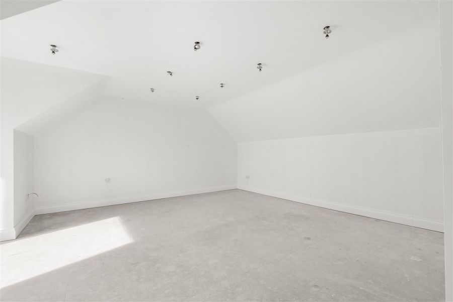 254 Seven Mile Straight