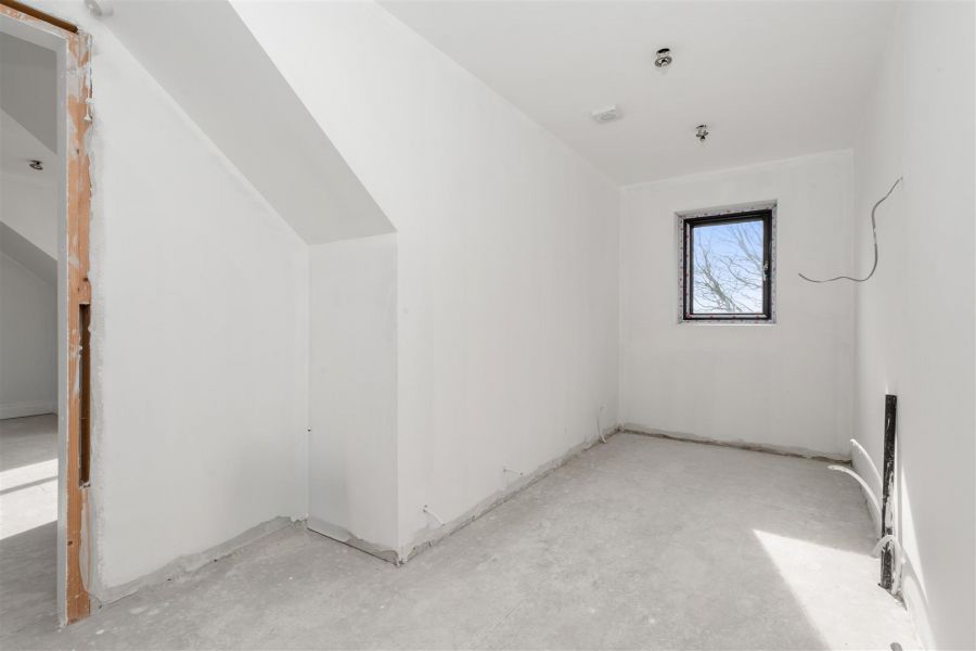 254 Seven Mile Straight